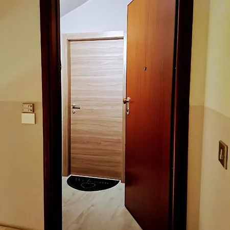 아파트 Mansarda Cita 알바